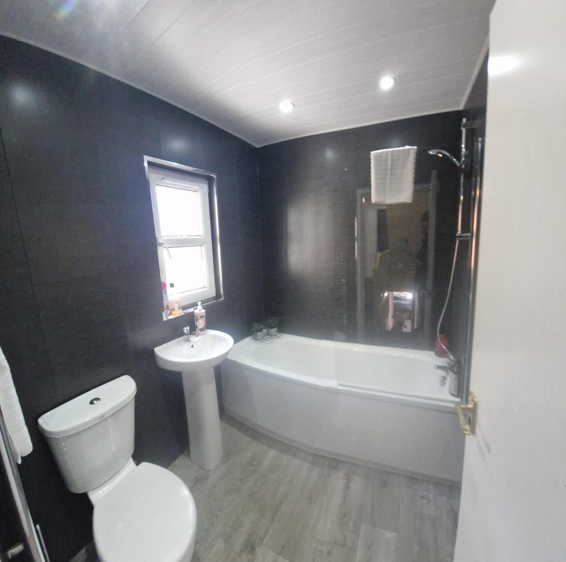 Villa 4Br House Popular Ravenhill Road Belfast Exterior foto